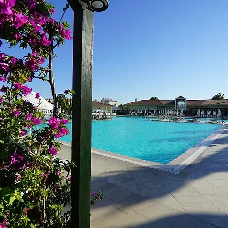 אתר נופש Palm Wings 5*